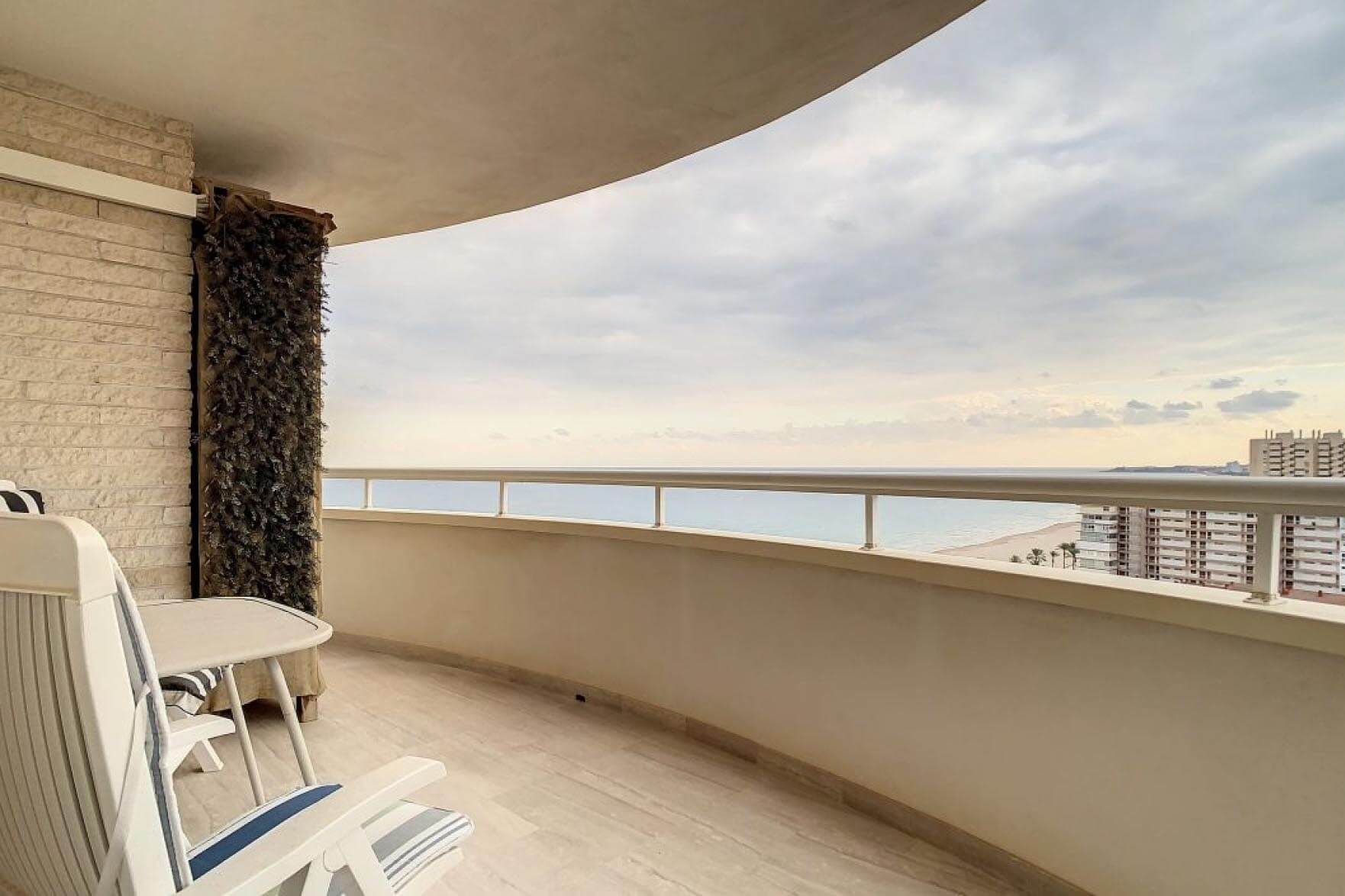 Аренда квартира в Испании La Playa de Muchavista 2 спальни c видом на море