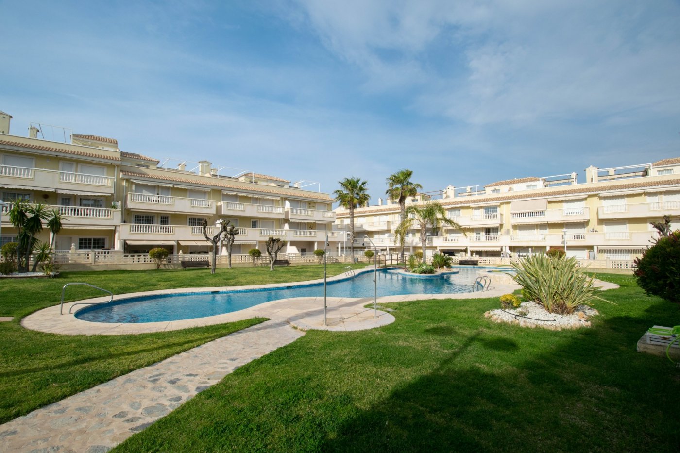 Аренда квартира в  Испании Таун-Хаус в Gran Alacant с 3 спальнями в доме с бассейном