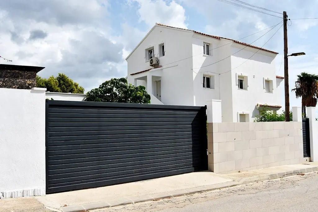 Продажа дом в Испании в городе La Nucia c 3-мя спальнями, бассейном и территорией